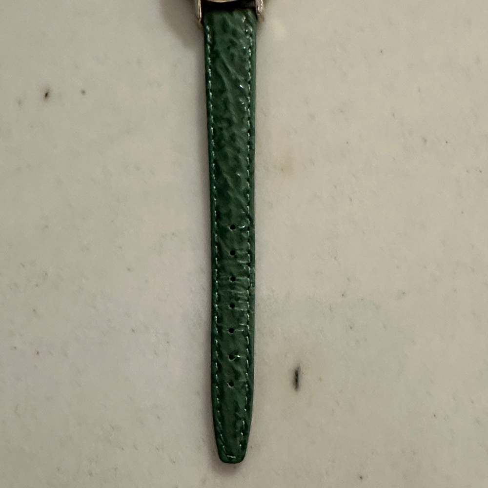 Gucci Black Dial Watch with Green Strap and Gold Details - Picture 5 of 5